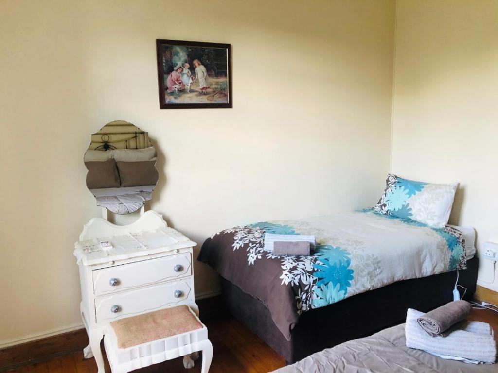 Green Lantern Inn Van Reenen Room photo